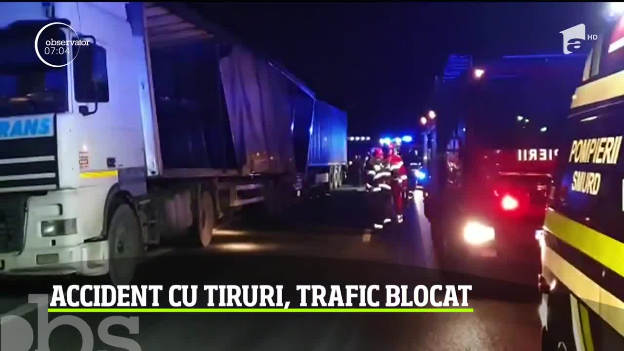 Două tiruri s-au lovit pe Autostrada A4, l&acirc;ngă Constanţa, iar unul dintre şoferi a rămas captiv &icirc;n cabină