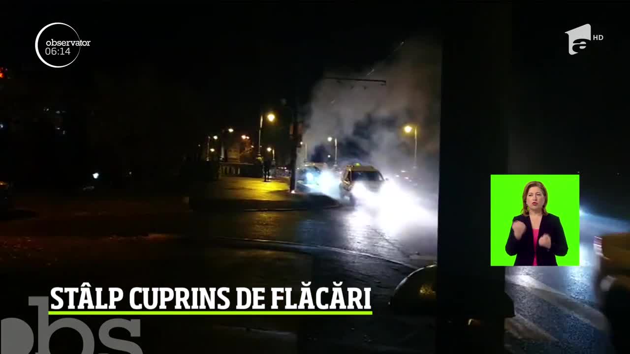 Pericol pe stradă! La Timişoara, pompierii au intervenit să stingă un incendiu izbucnit la un st&acirc;lp de electricitate