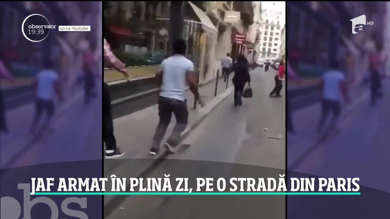 O bijuterie din Paris a fost jefuită &icirc;n plină zi. Imagini incredibile arată cum hoţii fură obiectele prețioase chiar sub ochii trecătorilor