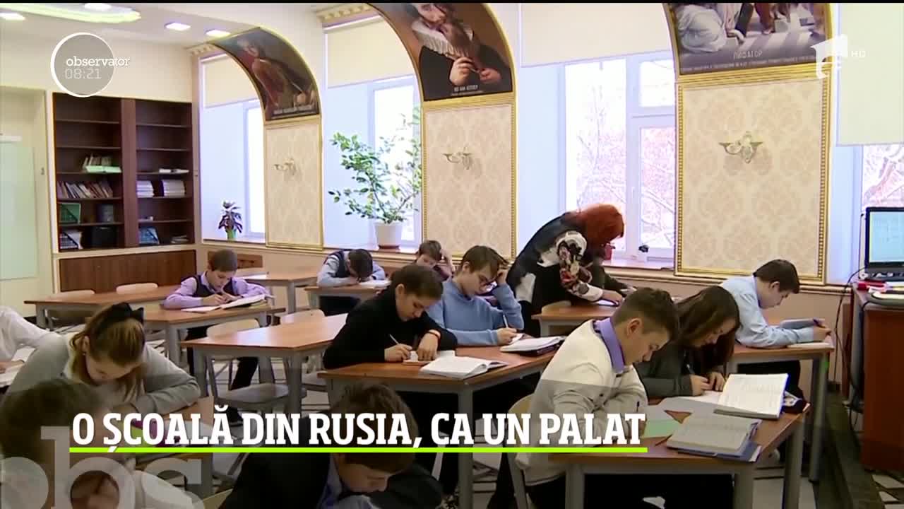 O școală din Rusia poate concura oric&acirc;nd cu Palatul Versailles. A fost renovată cu marmură şi ornamente generoase din aur