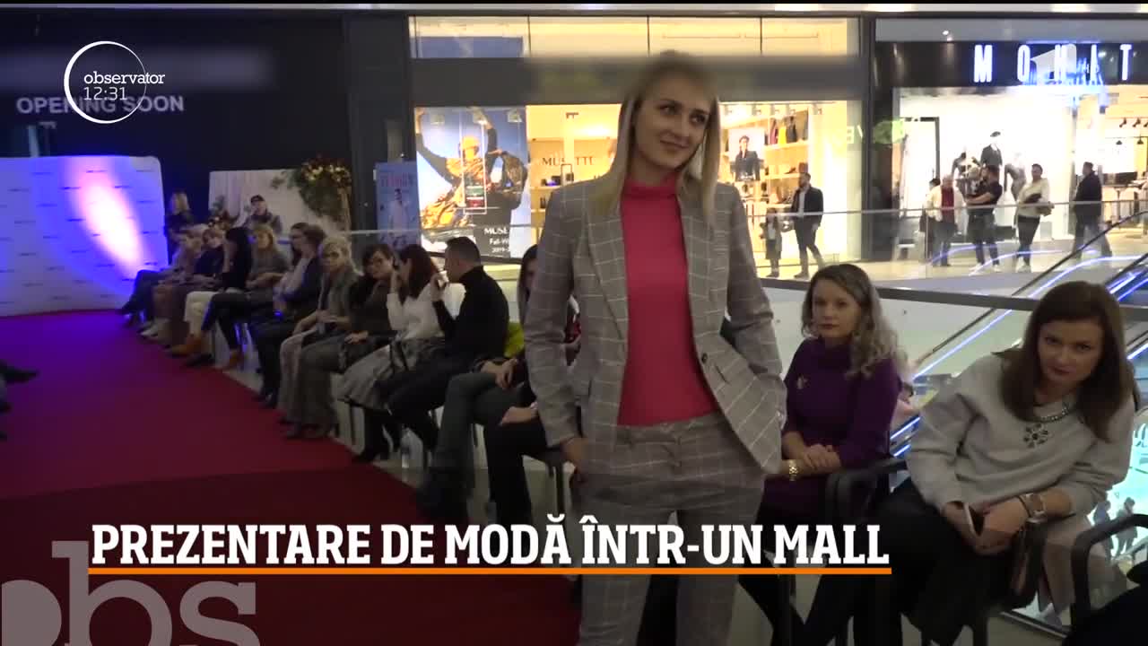T&acirc;nără din Ploiești, prezentare de modă &icirc;n mall. Loredana Chelba vrea să le &icirc;nveţe pe tinere cum să &icirc;şi combine corect ţinutele