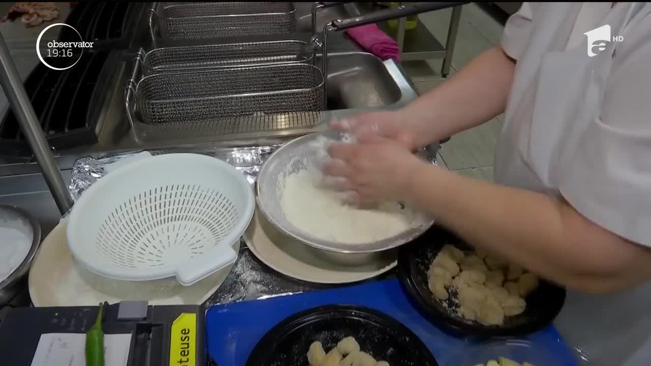 Cherhanalele de la malul mării s-au umplut ca &icirc;n v&acirc;rful sezonului