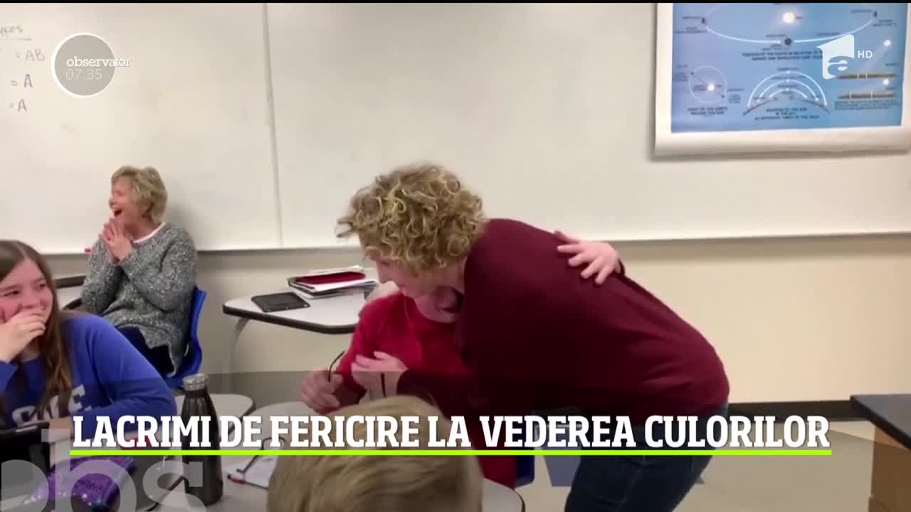 Moment emoţionant &icirc;ntr-o sală de clasă din Minnesota! Un copil de 12 ani a putut să distingă pentru prima dată culorile