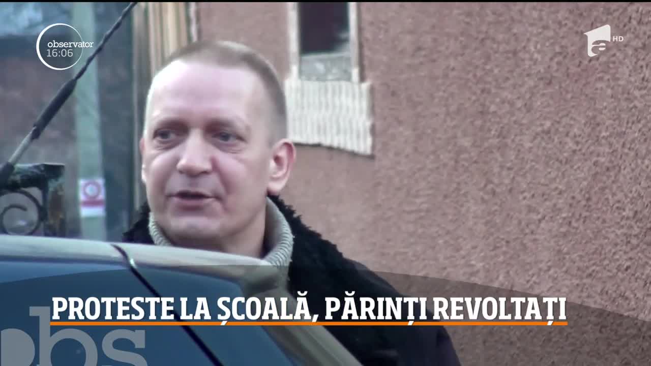 Profesorul condamnat la &icirc;nchisoare după ce a lovit doi copii, reangajat ca și cadrul didactic. Proteste la școala din comuna Şanţ