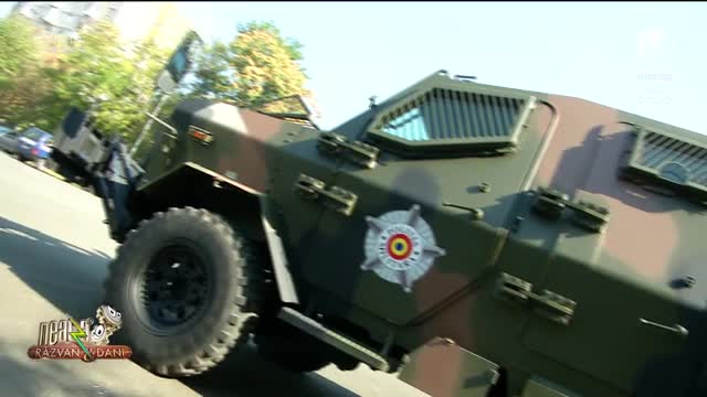 Neatza cu Răzvan și Dani. Curtea liceului Teoretic "Tudor Vladimirescu", noua baza militară a Armatei Rom&acirc;ne