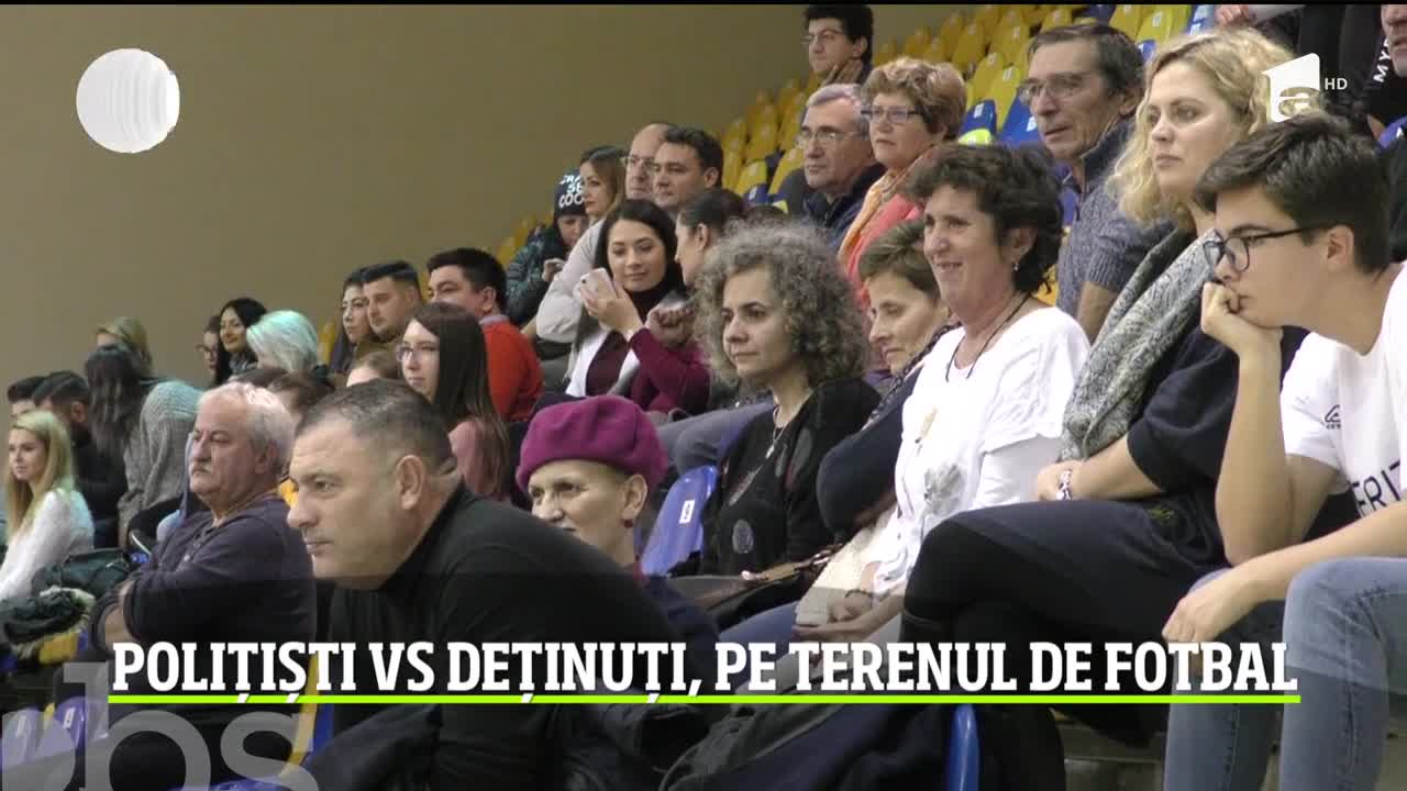 Polițiștii din Brașov au renunțat la uniformă, au &icirc;mbrăcat echipamentul de fotbal și-au jucat un meci chiar &icirc;mpotriva deținuților