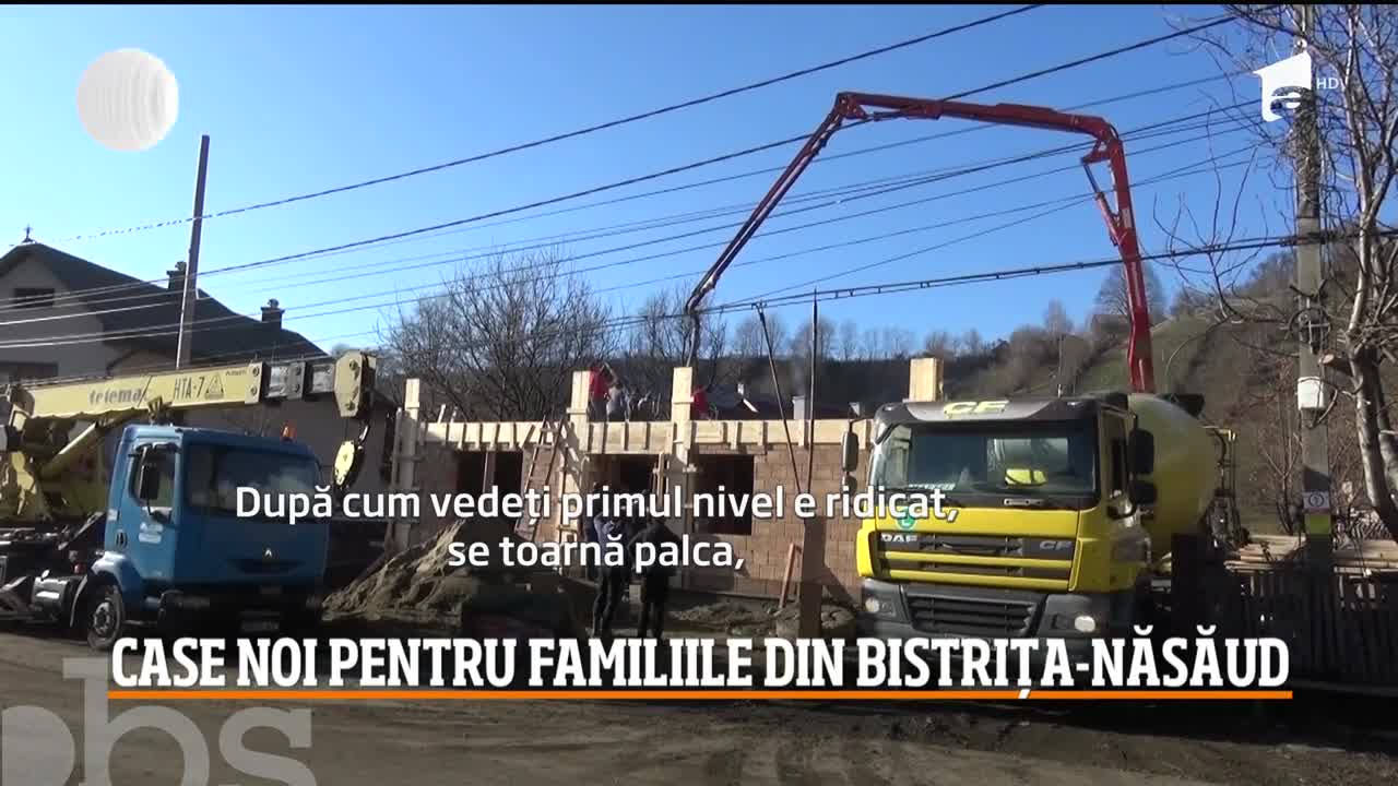 Patru case distruse de un incendiu sunt construite de la zero cu ajutorul vecinilor, primăriei, dar şi a oamenilor din alte comune, &icirc;n Bistriţa-Năsăud