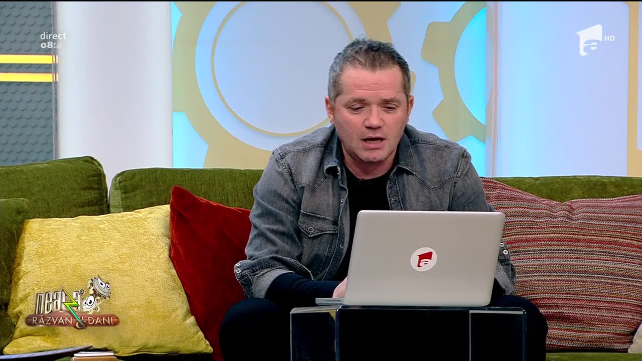 Smiley News - Neatza cu Răzvan și Dani. Cum să stingi o mașină &icirc;n flăcări