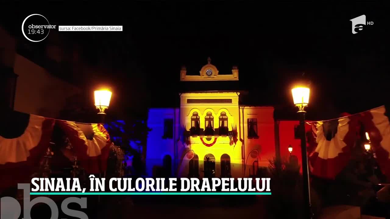 Sinaia, &icirc;n culorile drapelului. Castelul Peleș, Castelul Pelișor, Corpul de Gardă, Casinoul şi Primăria arată spectaculos după lăsarea &icirc;ntunericului