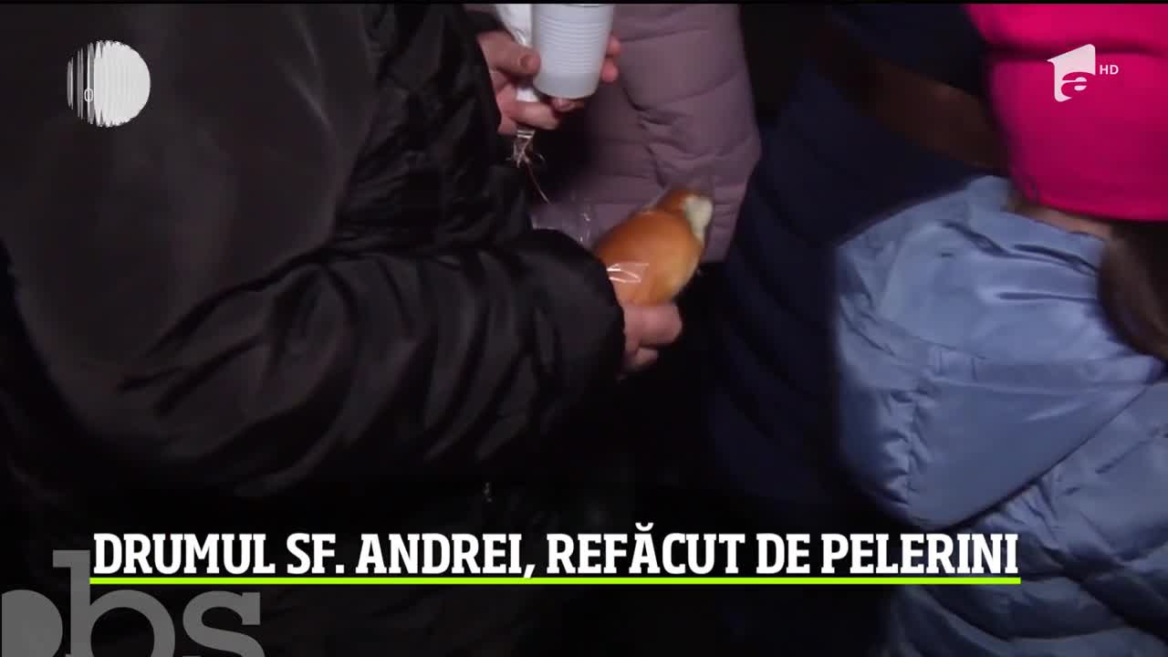 Drumul Sf&acirc;ntului Andrei, refăcut de pelerini. Oamenii au mers pe străzile din Galaţi cu făclii şi lum&acirc;nări aprinse