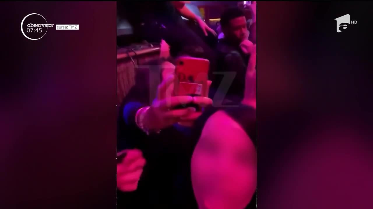 C&acirc;ntăreţul rap-rock Kid Rock, săltat de poliție de pe scenă