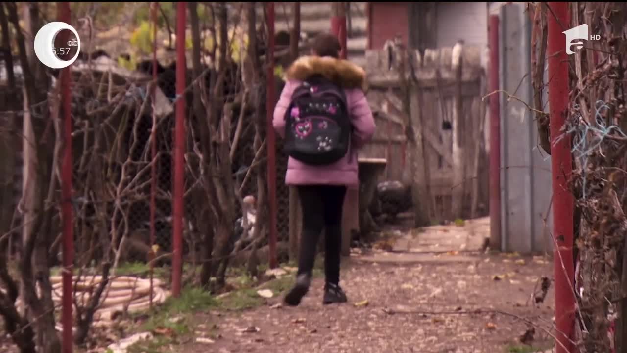 O parte din visul Simonei, &icirc;mplinit &icirc;n direct, la Antena 1. A stat față-n față cu actorul Denis Hanganu și a primit cadourile mult visate