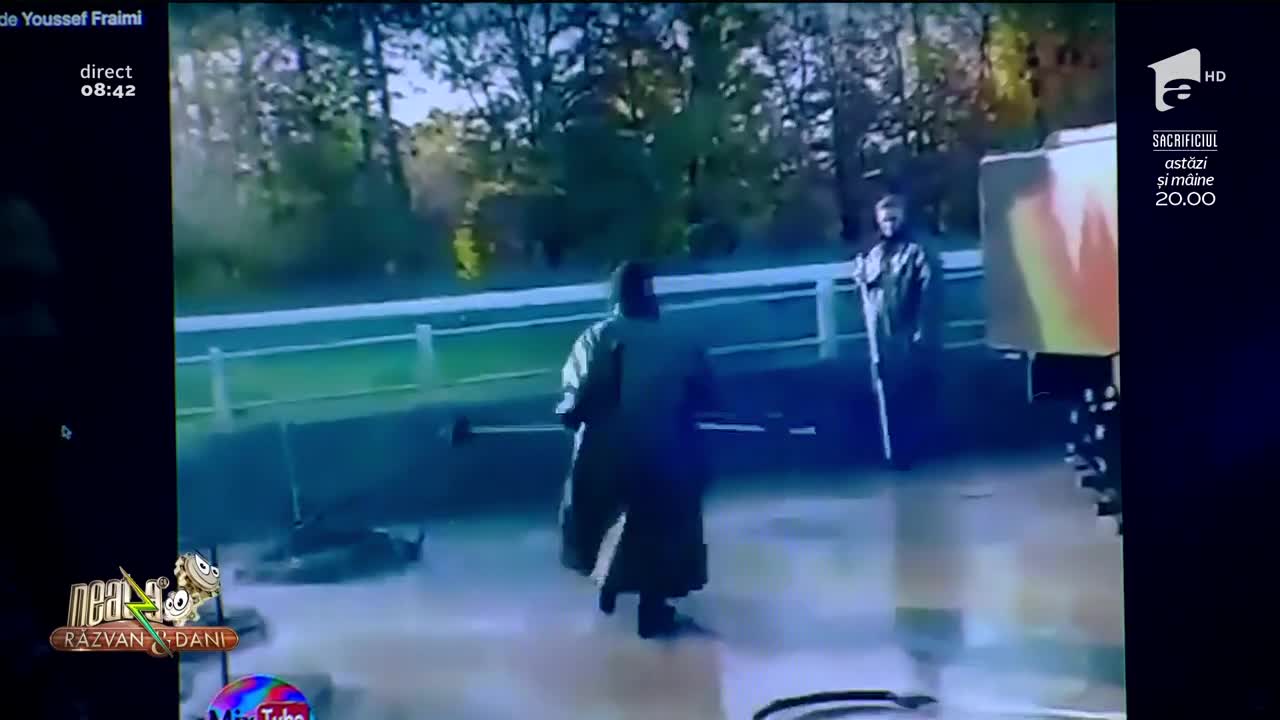 Smiley News - Neatza cu Răzvan și Dani. Cursuri de dans cu ajutorul unui furtun