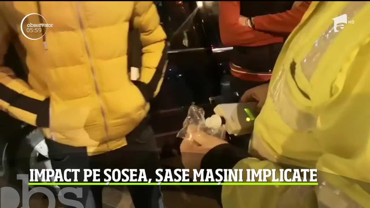 Carambol municipiul Vaslui! Şase maşini au fost distruse după ce un şofer a schimbat banda de mers fără să se asigure