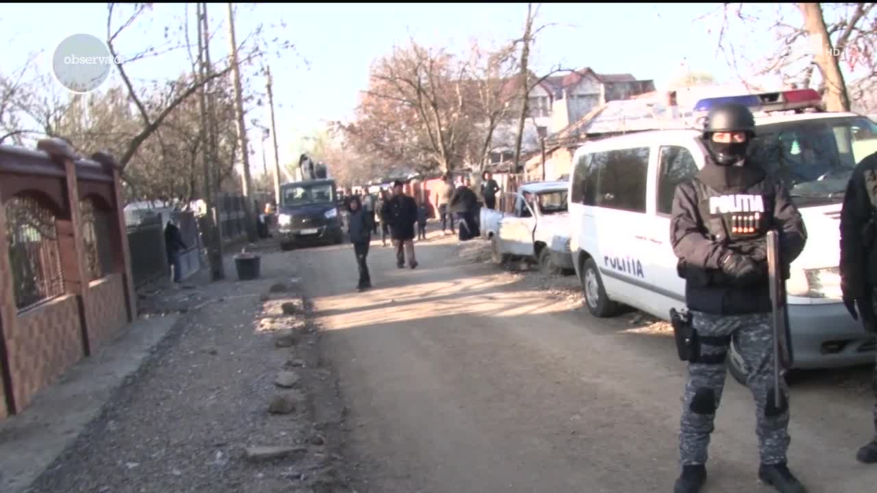 Palate debranşate de la curent cu mascaţii &icirc;ntr-o localitate din D&acirc;mboviţa