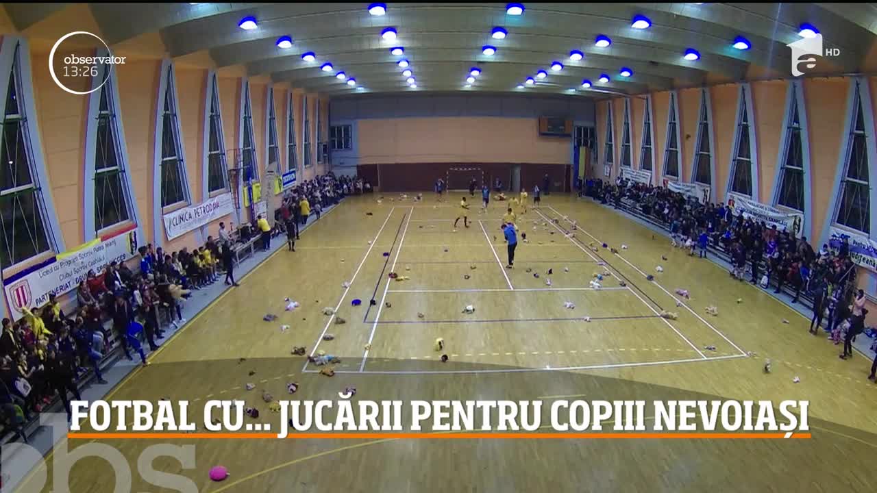 Copiii defavorizaţi, &icirc;n centrul unei noi iniţiative. La turnee de mini-fotbal, spectatorii sunt rugaţi să arunce pluşuri &icirc;n teren c&acirc;nd se marchează primul gol