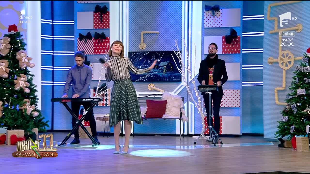 Alexandra Ungureanu c&acirc;ntă piesa "Dalbă Corindă"