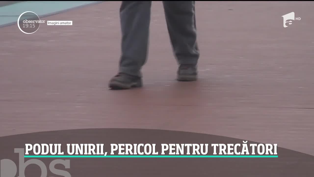 Un pod din Alba Iulia este puntea suspinelor pentru pietoni, &icirc;n plină iarnă. Oamenii dau proba de echilibristică atunci c&acirc;nd &icirc;l travesează