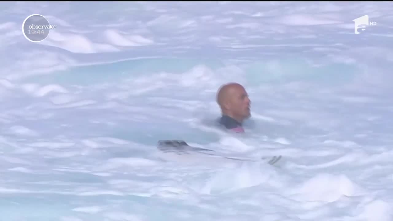 Adrenalină pe apă &icirc;n Hawaii. Surferi din &icirc;ntreaga lume au &icirc;nfruntat valuri de peste 15 metri &icirc;nălţime