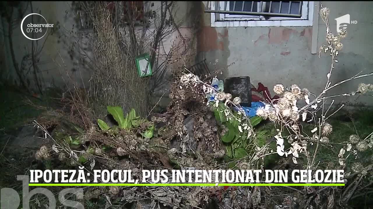 Incendiu &icirc;ntr-un bloc de garsoniere din Reghin. Zeci de persoane au fost evacuate &icirc;n toiul nopții