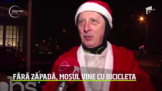 Moş Crăciun a venit cu bicicletă &icirc;n Galaţi