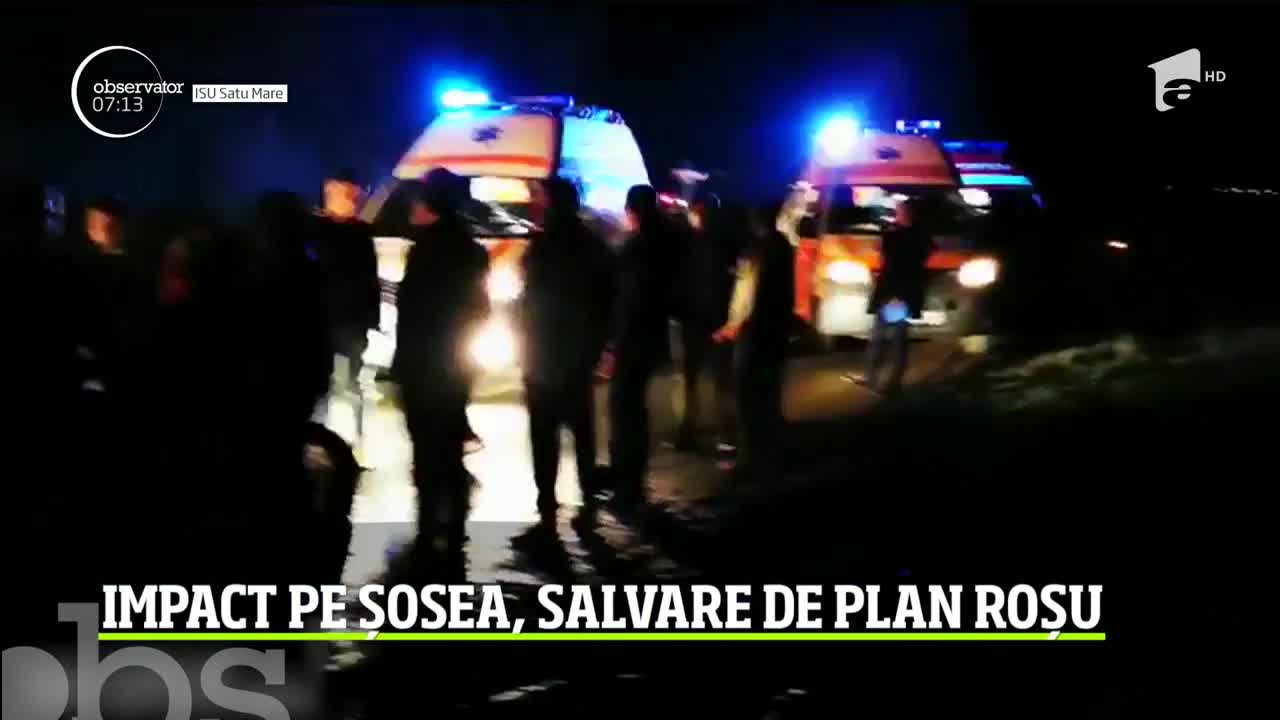 Intervenţie de plan roşu pentru salvatorii din Satu Mare. Trei autoturisme s-au ciocnit violent
