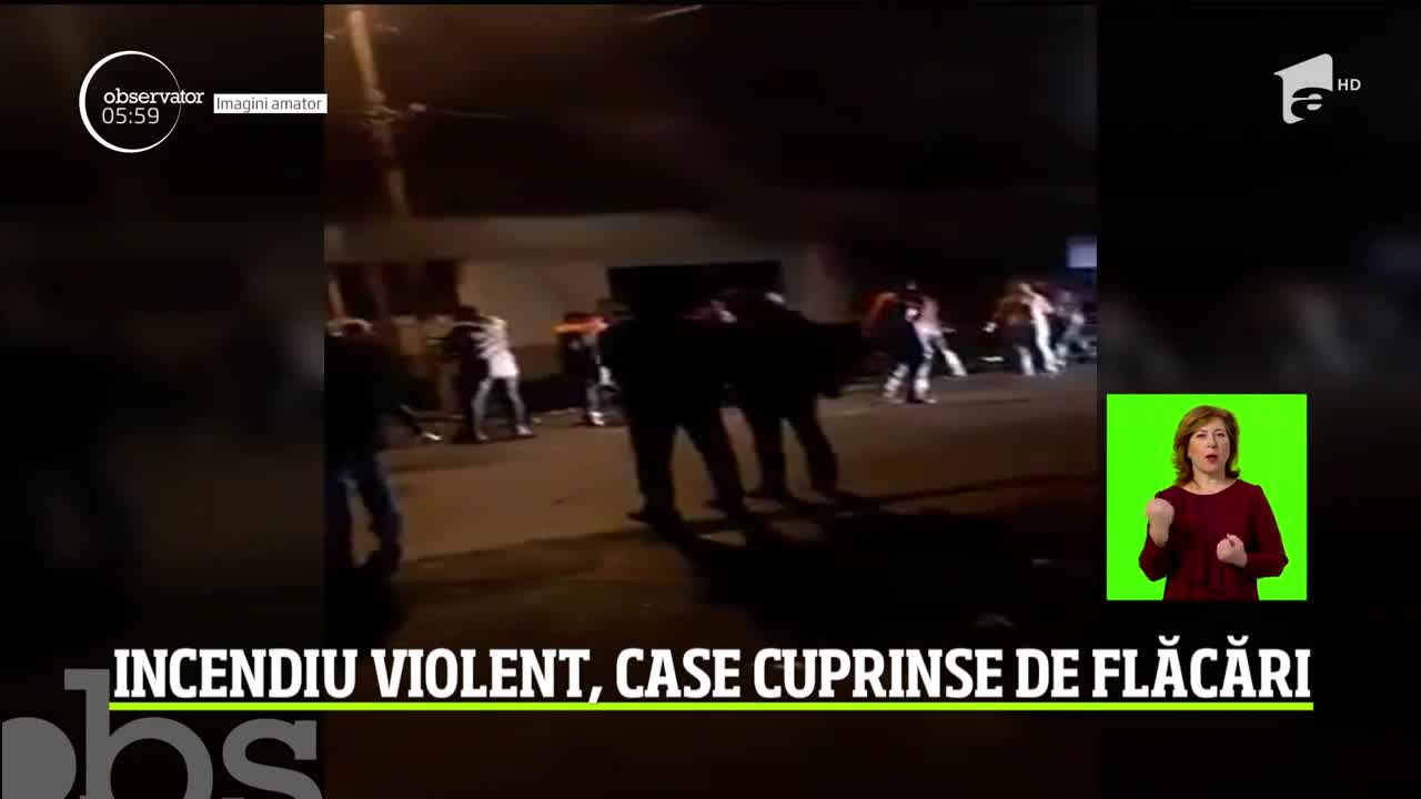 Panică &icirc;ntr-o localitate din Caraş-Severin, după ce un incendiu violent a cuprins patru case