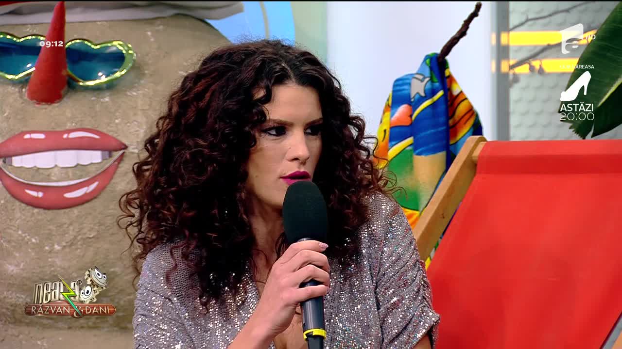 Neatza cu Răzvan și Dani. Andreea D, provocare de Crăciun: Moș Crăciun intră &icirc;n casă pe gaura cheii, nu pe horn! L-am văzut eu