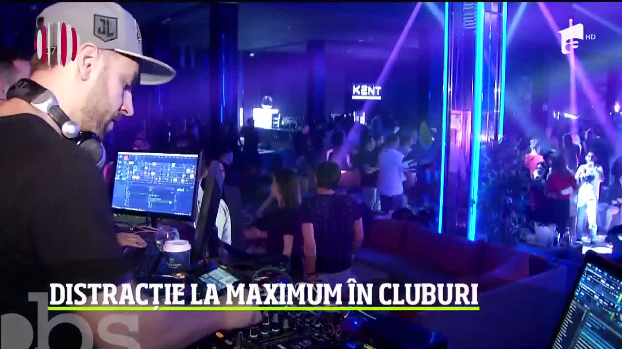 După masa de Crăciun, &icirc;n s&acirc;nul familiei, e rost de distracţie. După lăsarea &icirc;ntunericului, tinerii au luat calea cluburilor
