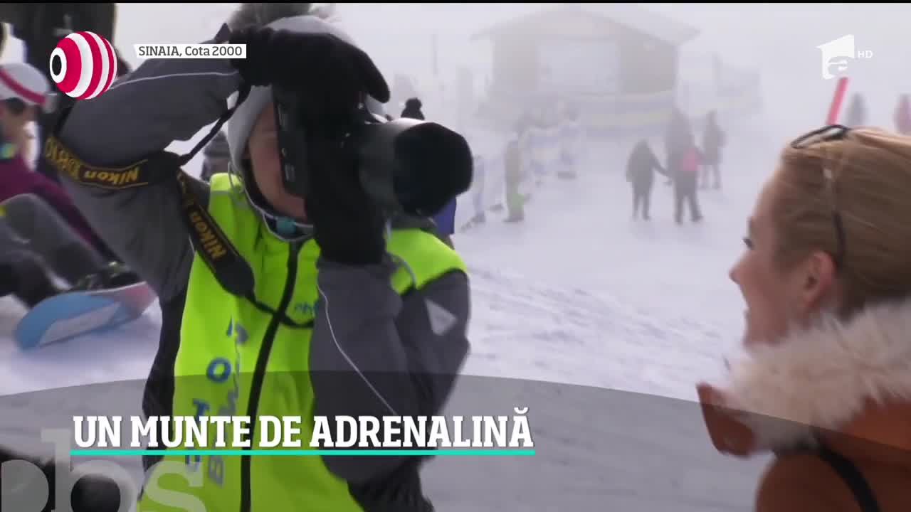 O mare de oameni pe munte &icirc;n a doua zi de Crăciun. Mii de turişti au căutat zăpada. Au găsit-o la cote &icirc;nalte dar cu un preţ: au stat la cozi imense ca să urce &icirc;n telegondolă