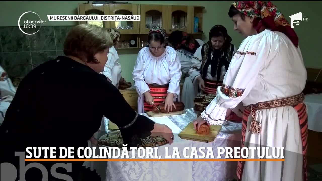 Alai de sute de colindători la casa unui preot dintr-o localitate din Bistriţa-Năsăud