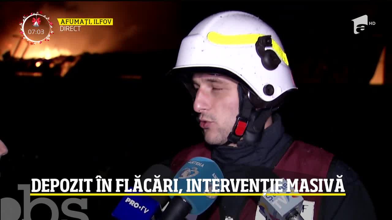 Alertă l&acirc;ngă Capitală. Un puternic incendiu a izbucnit la un depozit din localitatea Afumaţi