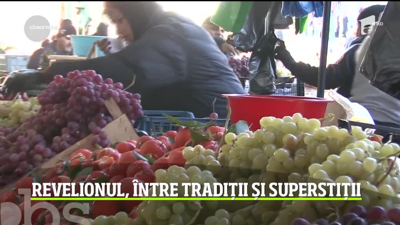 Revelionul, &icirc;ntre tradiții și superstiții! Purtaţi culoarea roşie la miezul nopţii, ţineţi bani &icirc;n buzunar și m&acirc;ncaţi struguri și pește