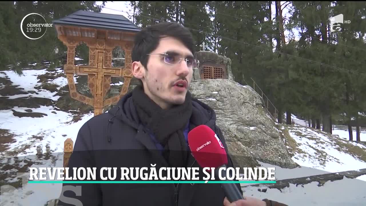 Sute de tineri au ales să petreacă seara dintre ani la Mănăstirea Putna