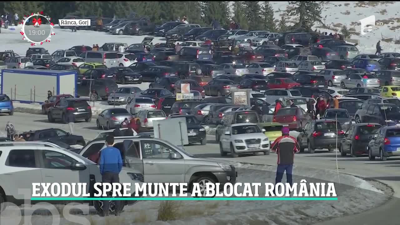 Exodul spre distracţie a blocat Rom&acirc;nia. Zeci de mii de turişti şi-au petrecut ziua &icirc;n ambuteiaje uriaşe