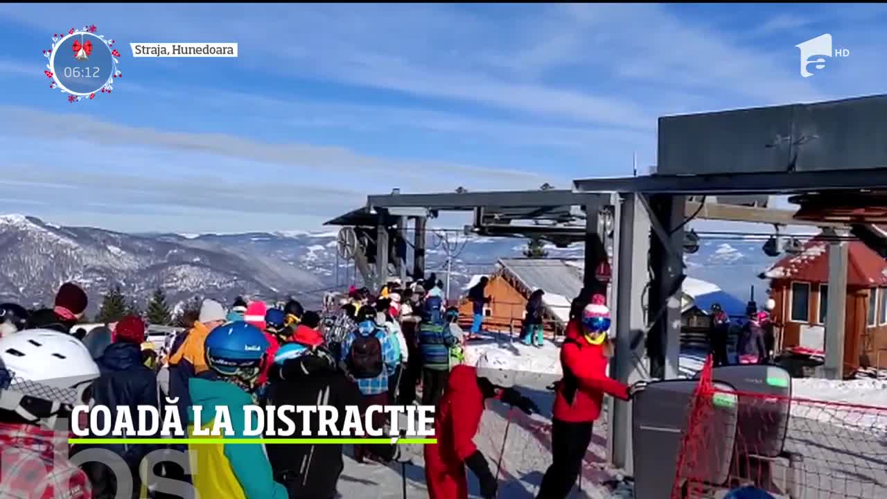 A doua zi din an i-a prins pe mii de rom&acirc;ni din nou, la cozi. Nu doar &icirc;n trafic ci şi la baza p&acirc;rtiilor &icirc;n staţiunile supra-aglomerate