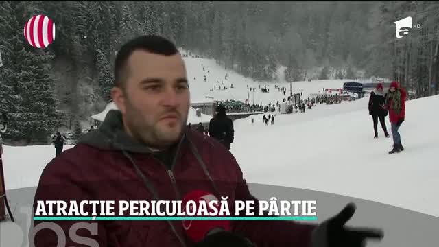 Un pui de urs a făcut spectacol pe p&acirc;rtia Clăbucet