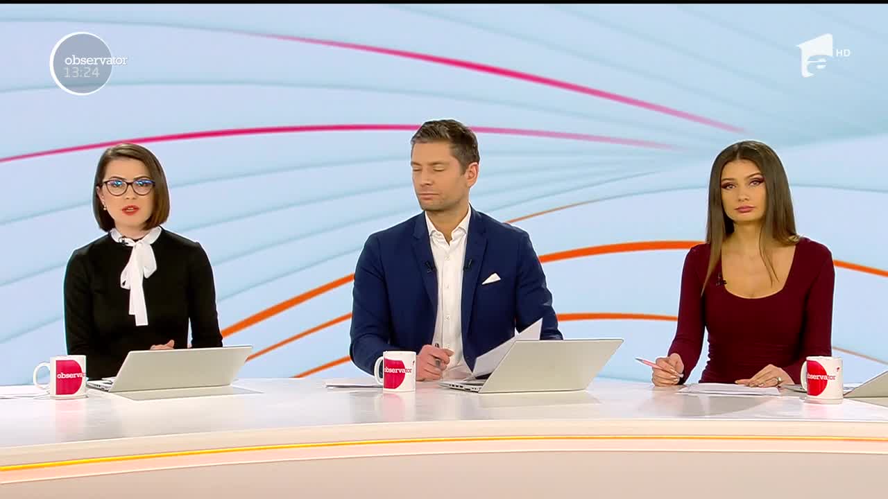 Zeci de copii dintr-o localitate ieşeană ar putea fi nevoiţi să meargă kilometri &icirc;ntregi pe jos la şcoală, pentru că microbuzul care i transporta nu mai poate circula pe drum