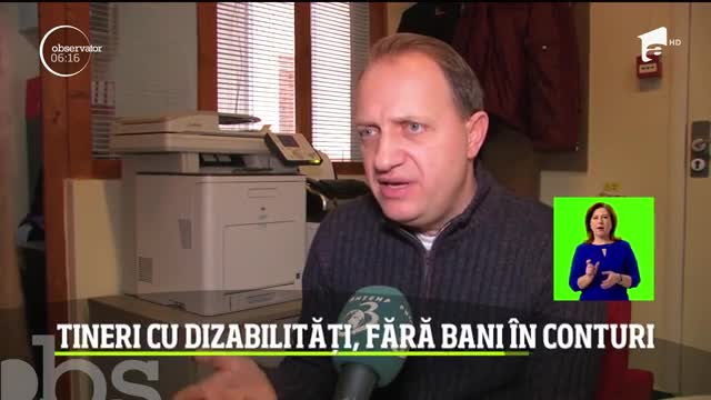 Trei indivizi cu probleme psihice din Oradea au reuşit să fenteze securitatea unei bănci şi au păgubit mai mulţi clienţi cu dizabilităţi