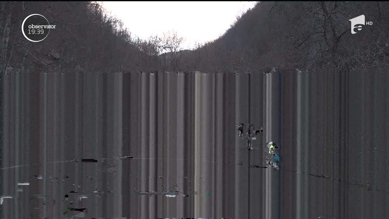 Iarna &icirc;n inima munţilor, pare despinsă din alte vremuri. Puţinii oameni care au mai rămas &icirc;n satele străvechi au ştiut să păstreze farmecul de altădată