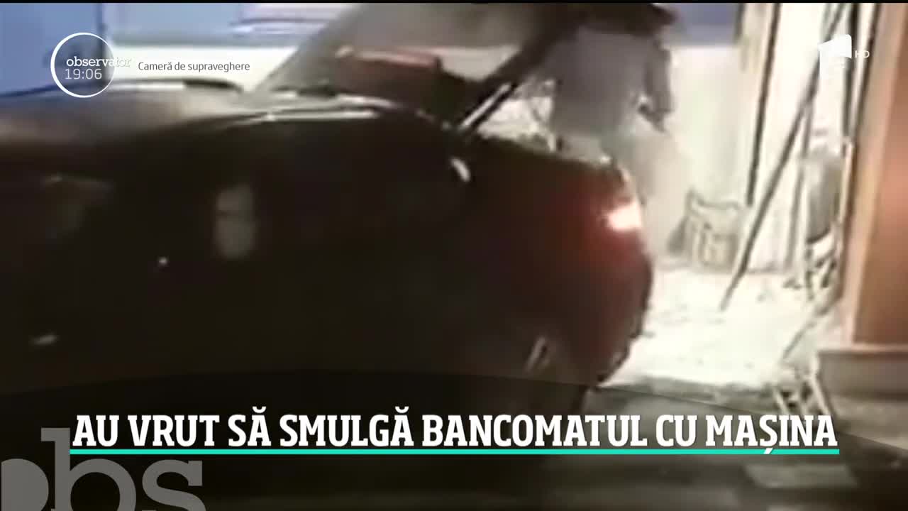 Hoţii de bancomate revin &icirc;n forţă. Au fost filmaţi c&acirc;nd intră cu maşini puternice &icirc;n marile magazine