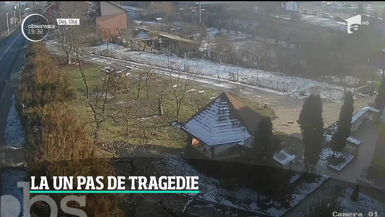 Accident spectaculos surprins de o cameră de supraveghere &icirc;n oraşul Dej