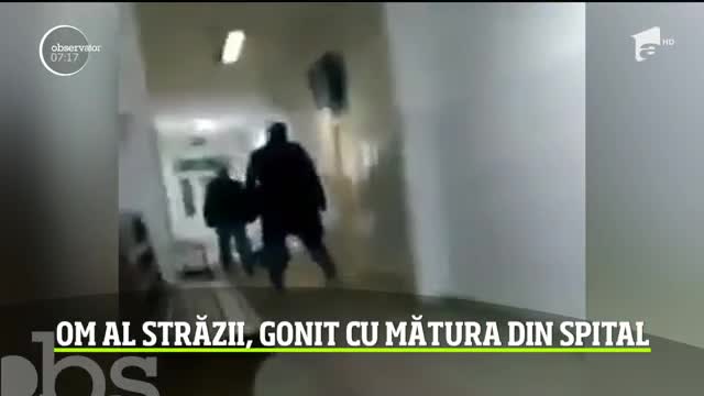 Imagini scandaloase la Spitalul de Urgenţă din Reşiţa! Un bărbat a fost bruscat, ameninţat cu mătura şi t&acirc;r&acirc;t afară