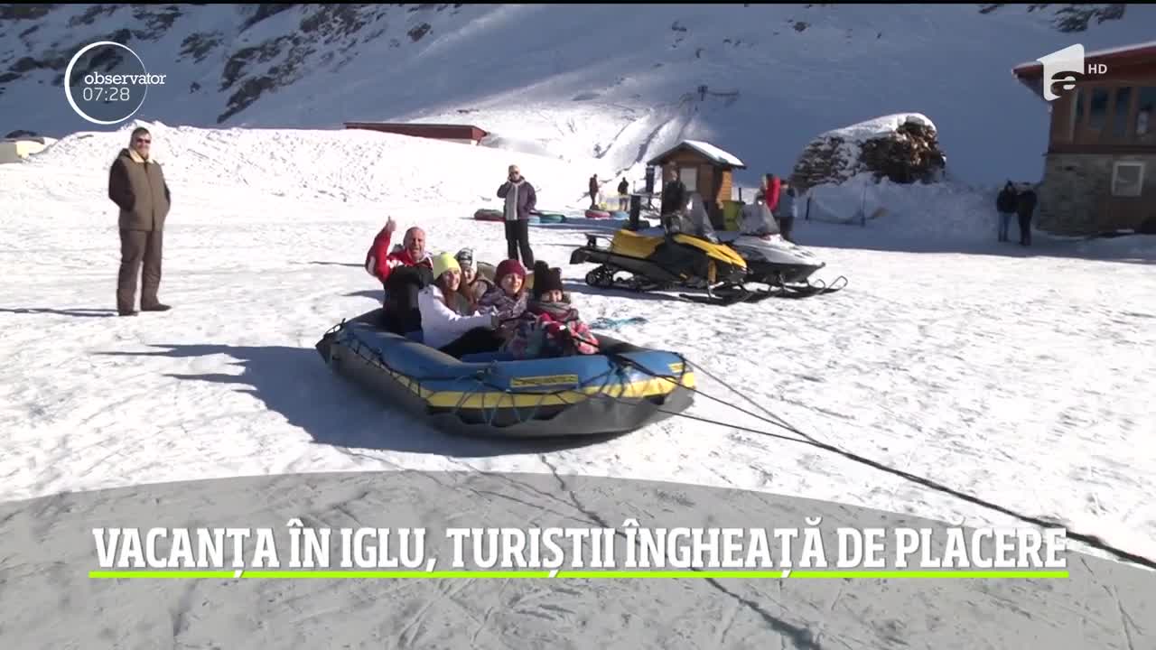 Vacanță &icirc;n iglu la B&acirc;lea Lac, turiștii &icirc;ngheață de plăcere