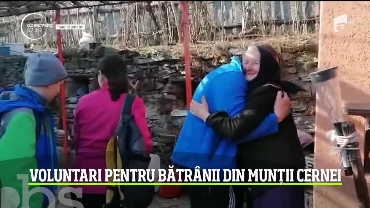 Voluntari pentru bătr&acirc;nii din Munţii Cernei