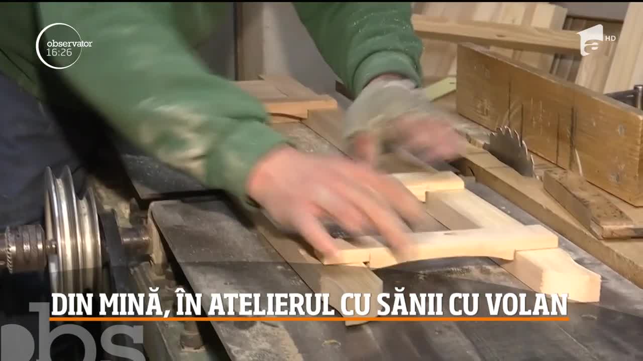Doi foşti mineri din oraşul Cavnic şi-au investit banii primiţi &icirc;n urma disponibilizărilor &icirc;ntr-un atelier de fierărie şi t&acirc;mplărie