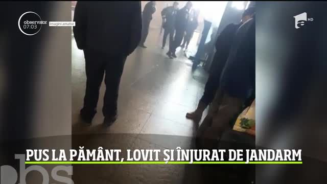 Cluj Napoca: Un jandarm a fost filmat &icirc;n timp ce lovea şi &icirc;njura un bărbat &icirc;n Piaţa Gării