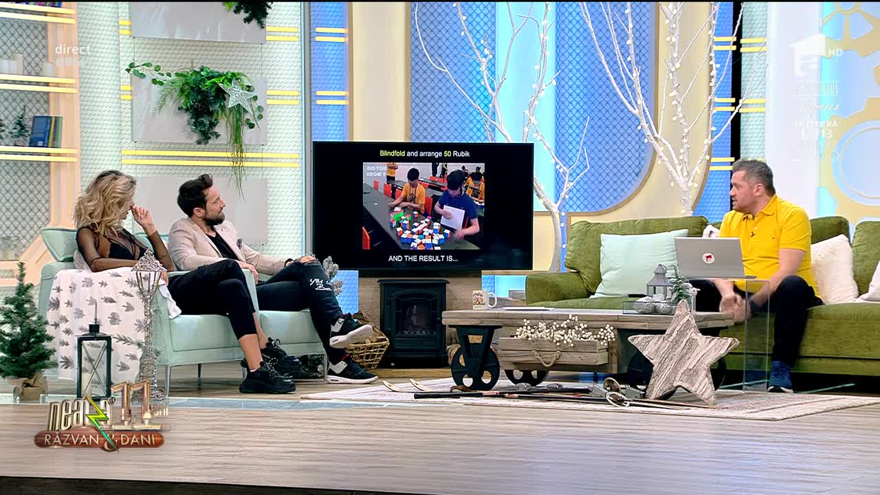 Smiley News - Neatza cu Răzvan și Dani. A rezolvat aproape 50 de cuburi Rubik legat la ochi