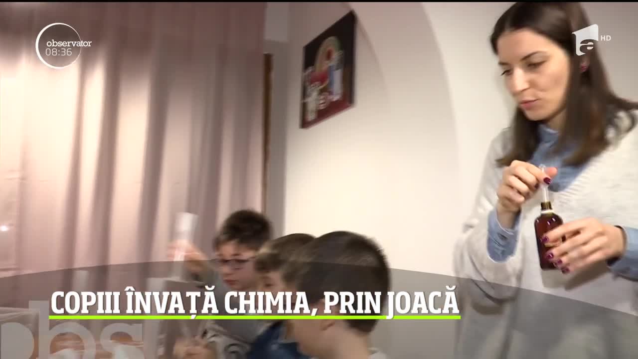 Copiii &icirc;nvață chimia, prin joacă, la Clubul de Excelență