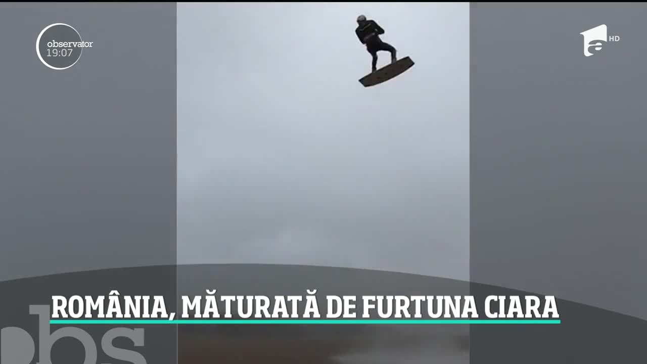 Furtuna Ciara a traversat Rom&acirc;nia! A nins cu tunete şi fulgere!